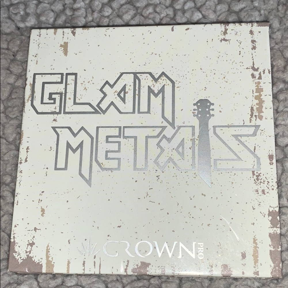 Crown Pro Glam Metals eyeshadow palette